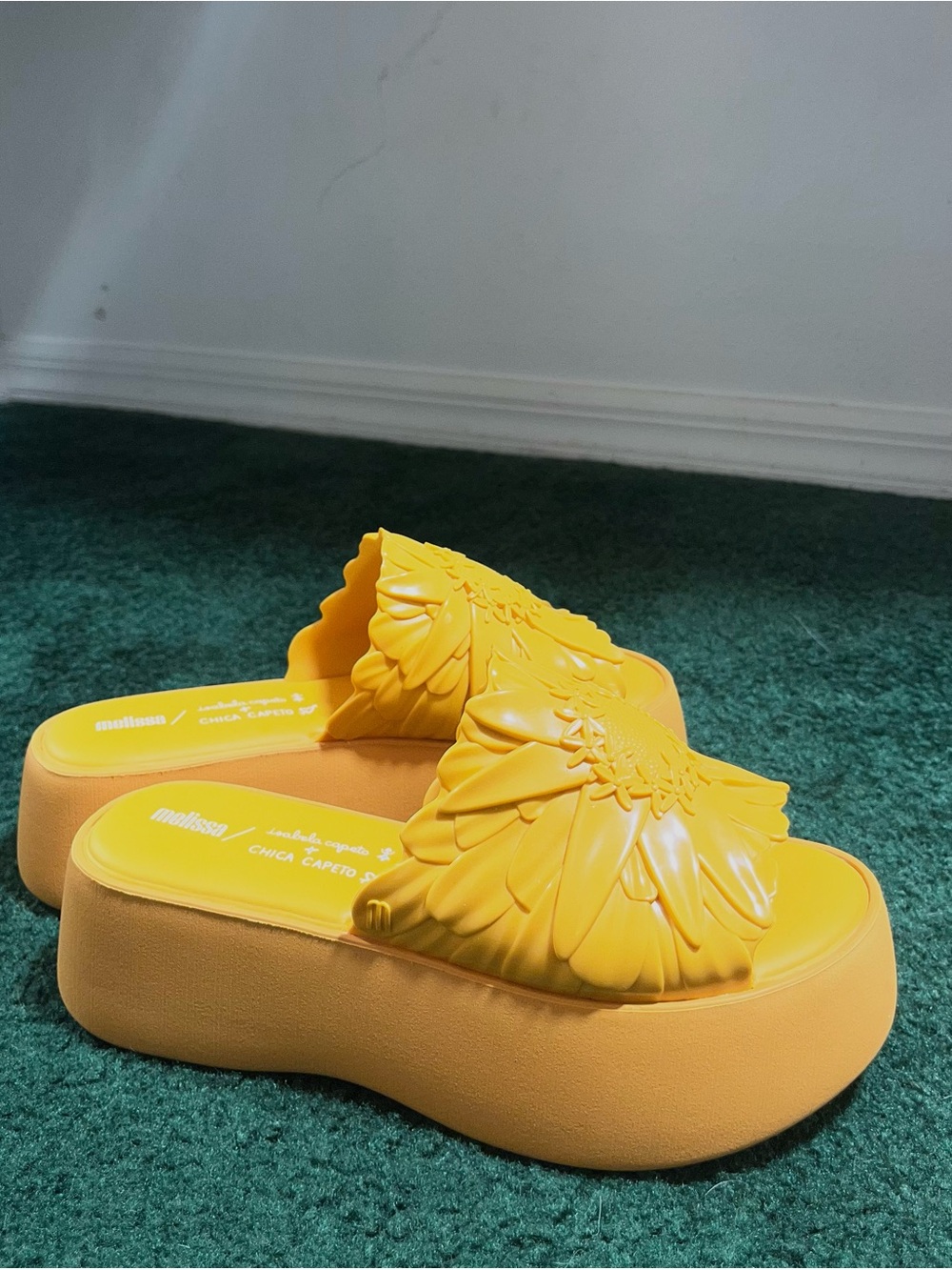 Melissa x Isabela Capeto Yellow Wedge Sandals Womens US 7 - Picture 3 of 10